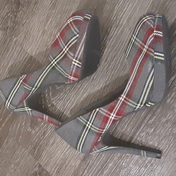 FIONI Heels - Picture 3 of 6